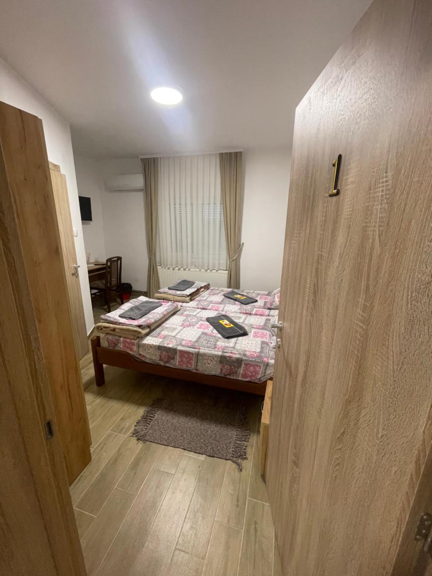 Hotel Zuta Osa Bela Crkva  Esterno foto